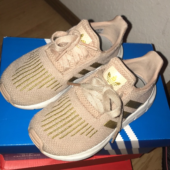 Adidas Swift Run size 10 - Picture 2 of 4